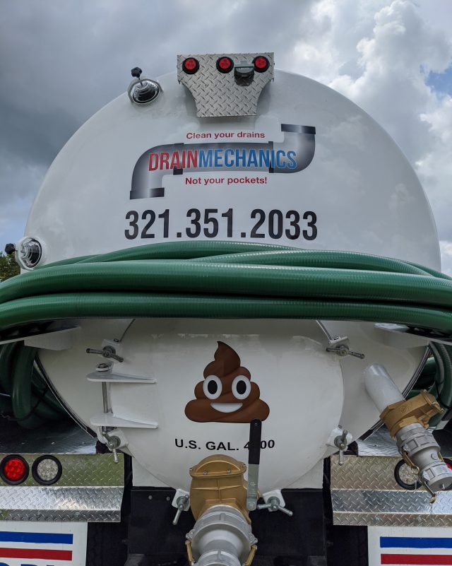 https://www.drainmechanics.com/wp-content/uploads/2021/01/PumpTruckSeptic-640x801.jpg